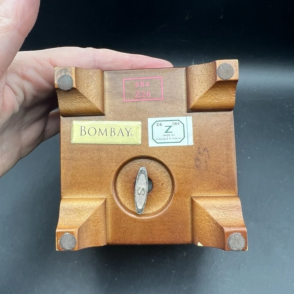 Vintage Bombay Company Musical Jewelry Ring Box Mahogany Wood Green Velvet Lined